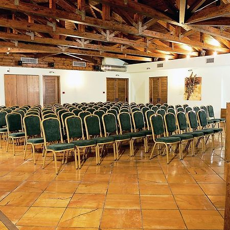 Avaris Hotel Karpeníszi Kültér fotó