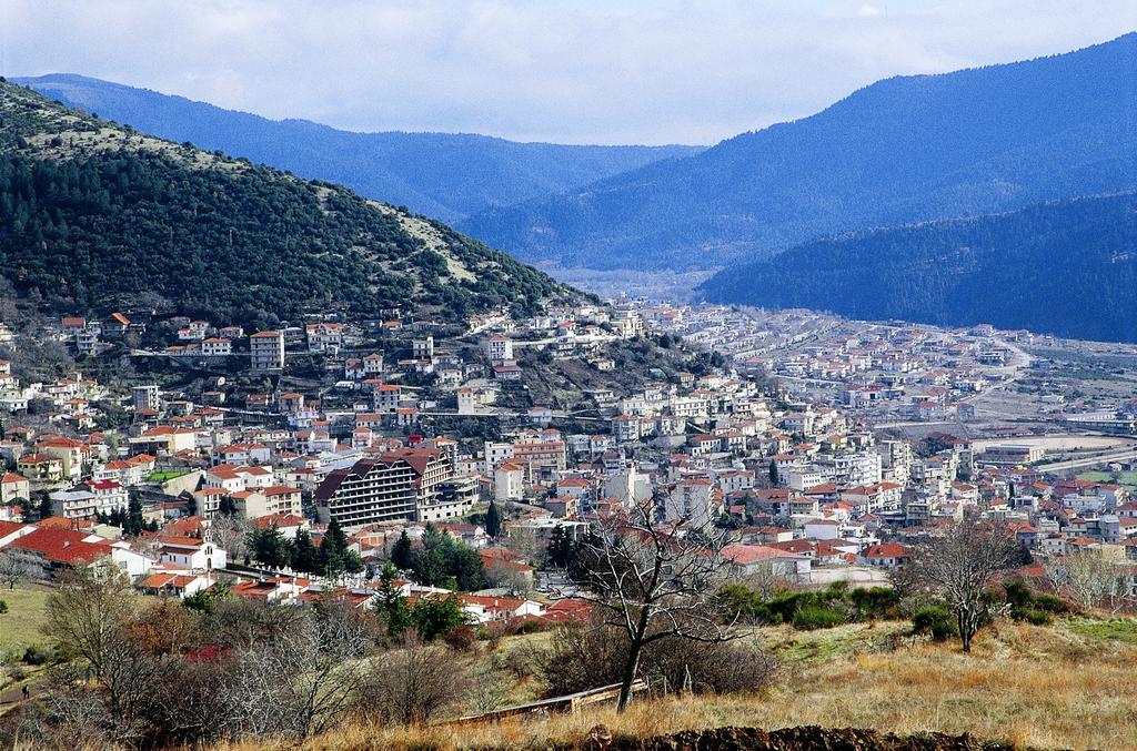 Avaris Hotel Karpeníszi Kültér fotó