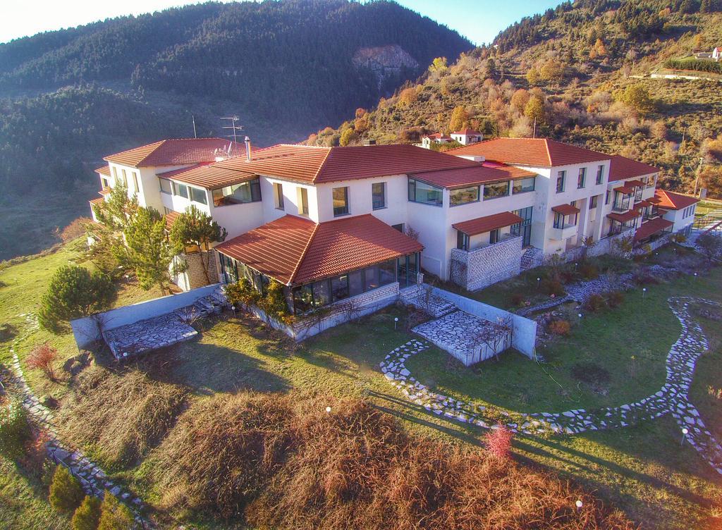 Avaris Hotel Karpeníszi Kültér fotó